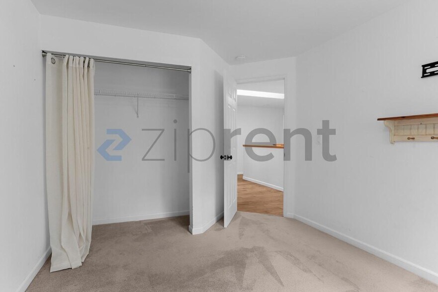 Building Photo - Unit