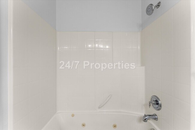 Building Photo - 3 BD I 2.5 BA Beaverton Townhome