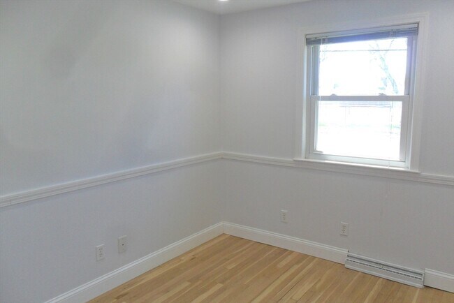 Building Photo - 171 Walnut St