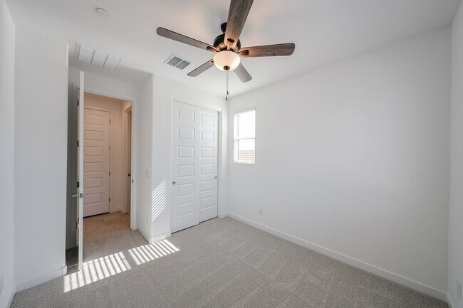 Building Photo - 4-Bedroom Home in Mystic at Lake Pleasant