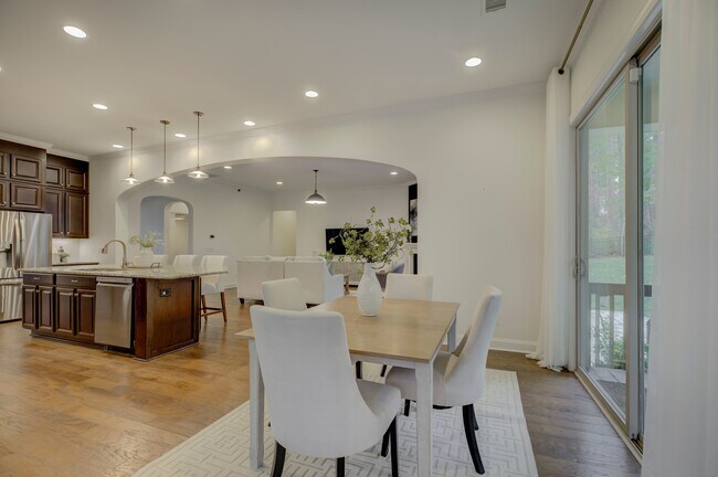 Building Photo - 10925 Preservation Park Dr