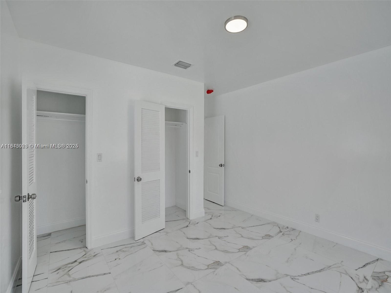 Building Photo - 11011 NE 9th Ct