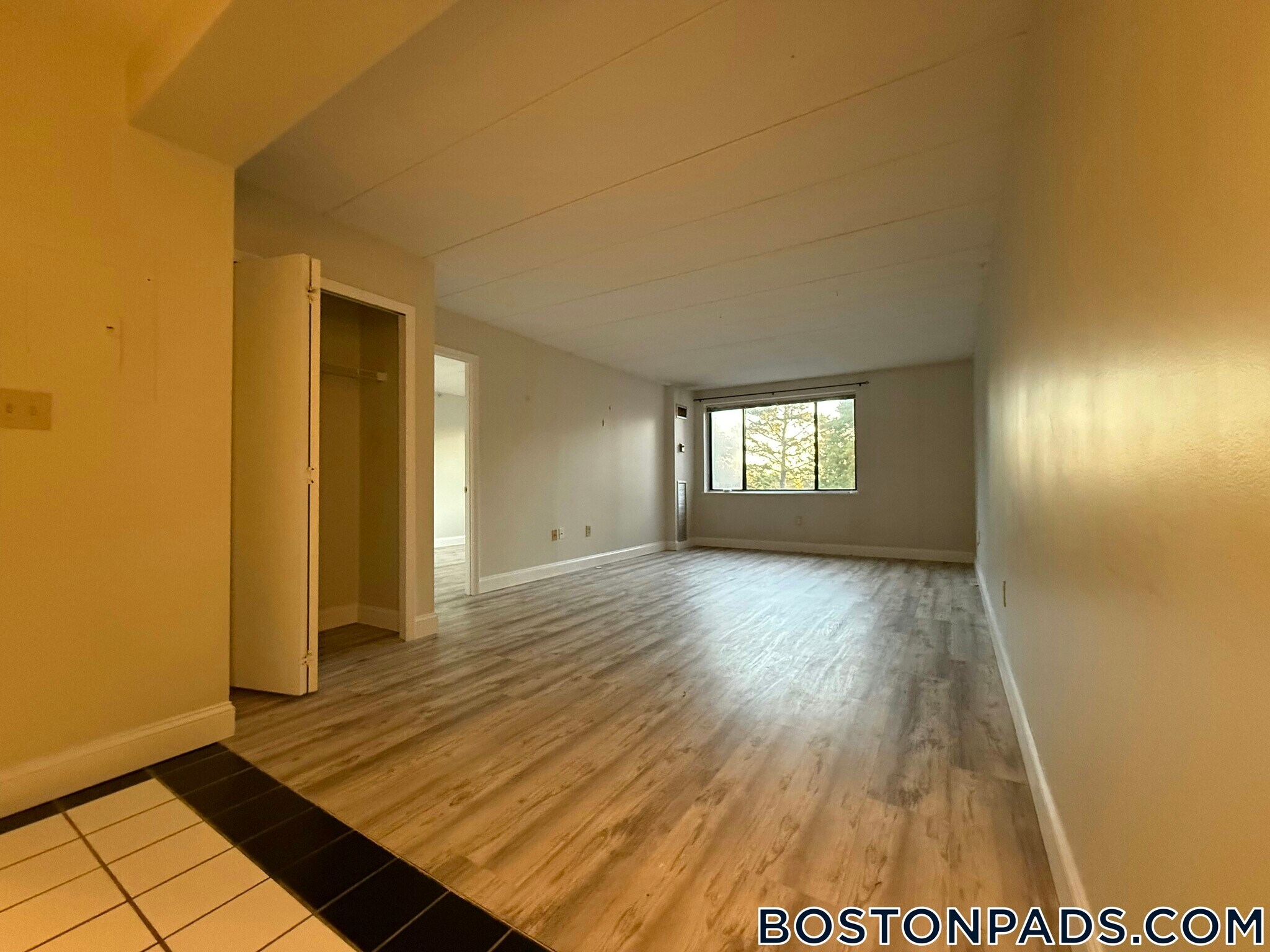 Building Photo - 1933 Commonwealth Ave