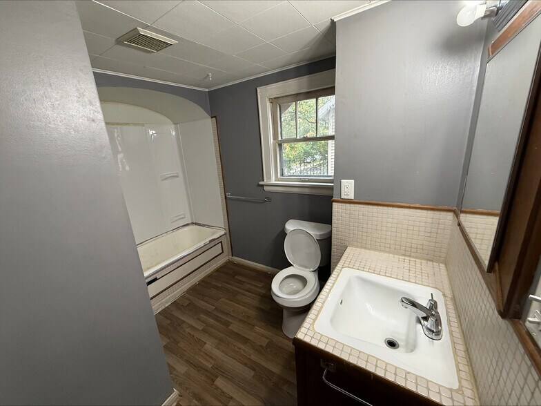 Building Photo - 140 Brighton Dr