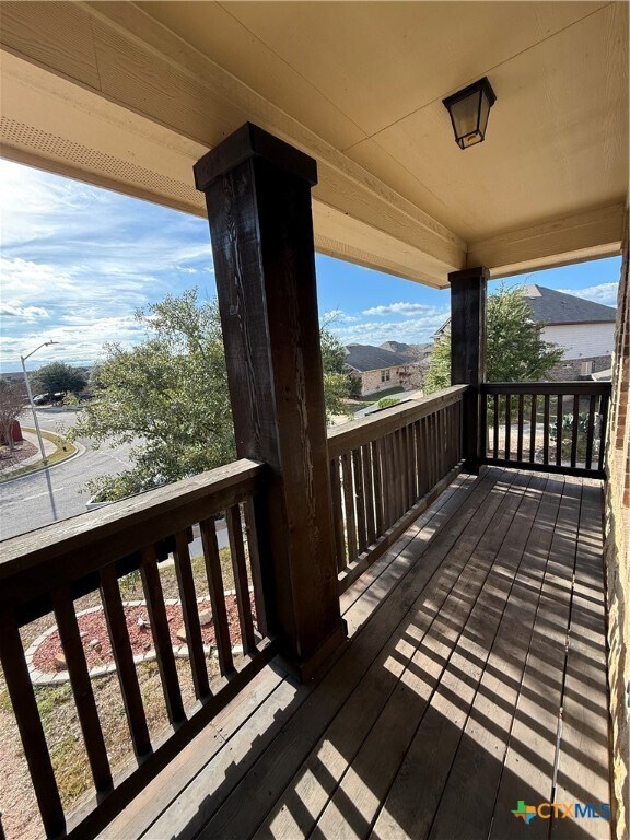 Building Photo - 305 Leather Oak Loop