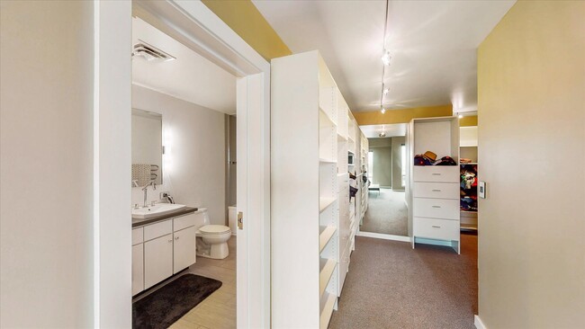 Building Photo - 3,400 SQFT CONDO IN DOWNTOWN CHAMPAIGN W/ ...