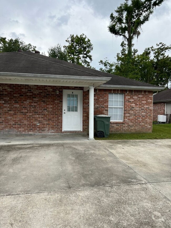 Primary Photo - 504 Idlewild Dr