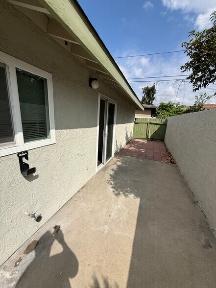 Building Photo - 1167 E Nocta St