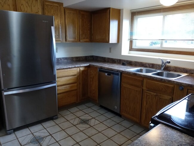 Building Photo - Charming Semi-Custom 2-Story Home