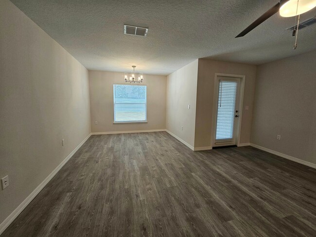 Building Photo - Move-In Ready! Stunning 3-Bedroom Home wit...