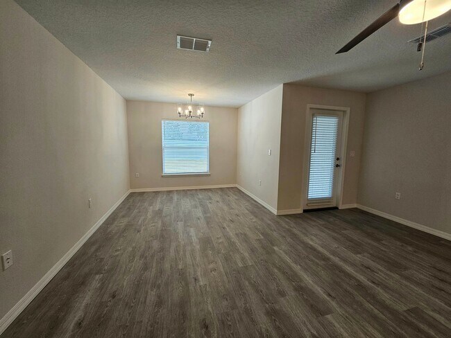 Building Photo - Move-In Ready! Stunning 3-Bedroom Home with Modern Upgrades