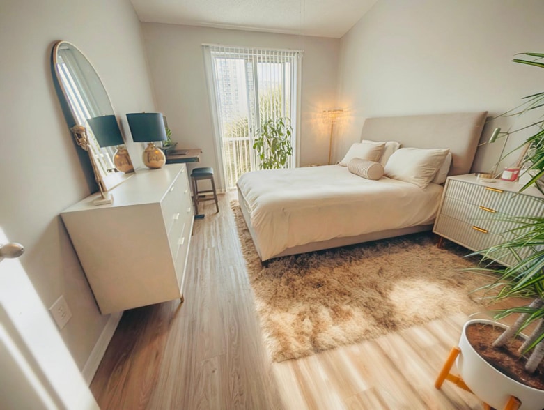 Primary Photo - 252 Three Islands Boulevard