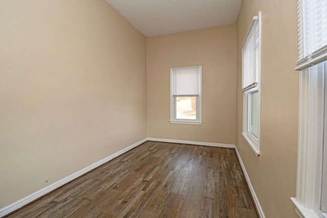 Building Photo - 415 Riverside Ave N