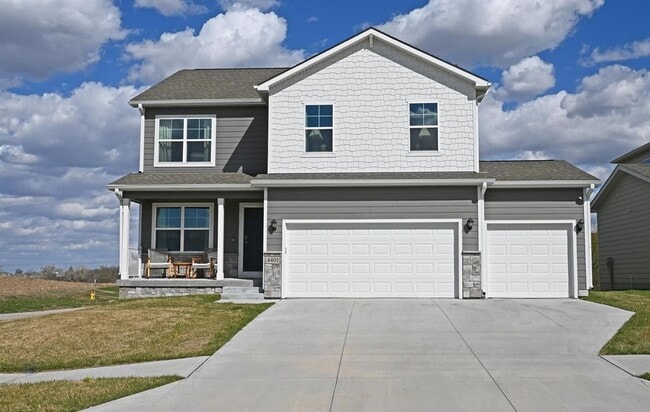 Primary Photo - Spacious Elegance Meets Modern Comfort In ...