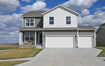 Building Photo - Spacious Elegance Meets Modern Comfort In ...