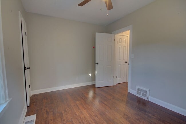 Building Photo - Cute 3 Bed Home
