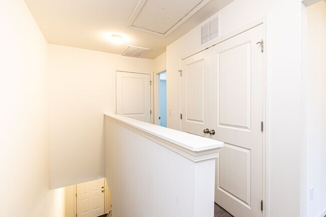 Building Photo - 3 Bedroom Townhome Bonterra Village AVAILA...
