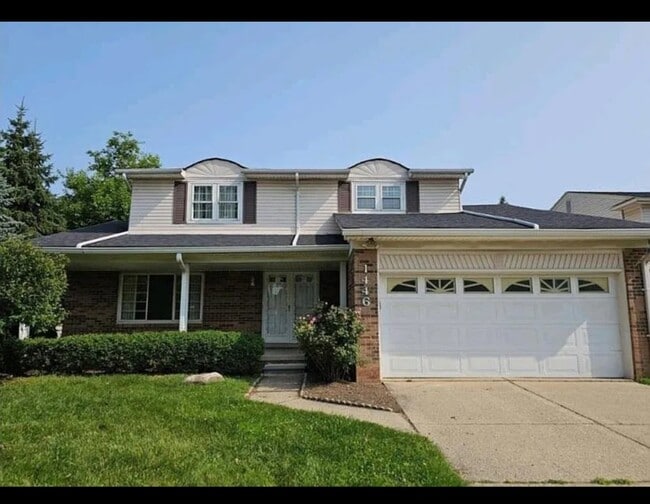 Primary Photo - 1446 Shaker Dr