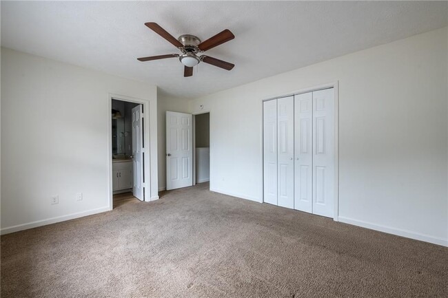 Building Photo - 582 Downing St