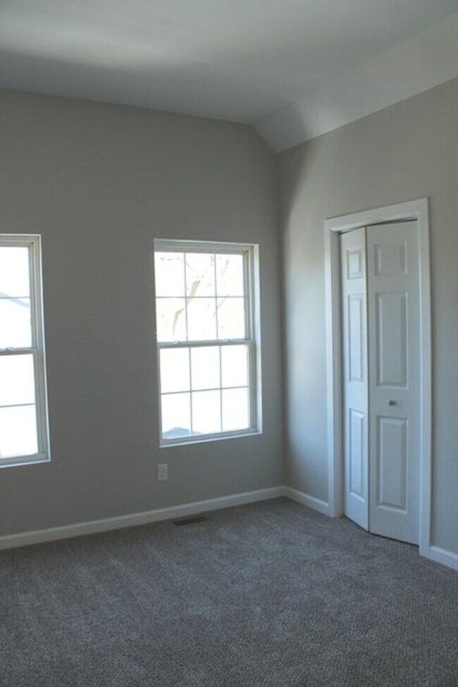 Building Photo - Modern Elegance Meets Comfort – Fully Remodeled 4BR/2BA Dream Home!