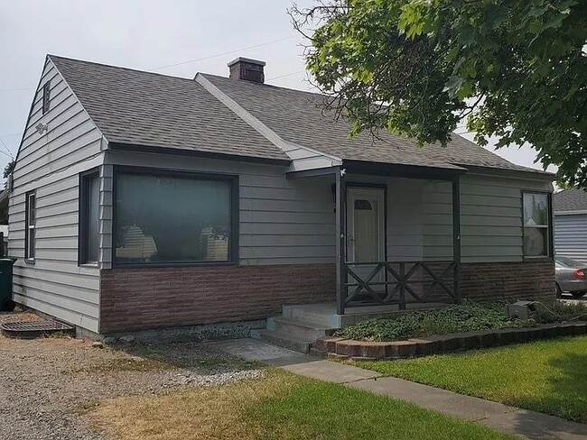 Building Photo - 224 E Graves Rd