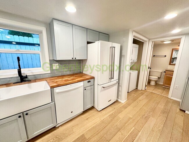 Building Photo - 10342-6935