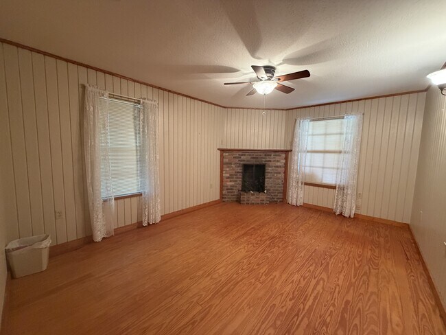 Building Photo - 11 Al Fox Cir
