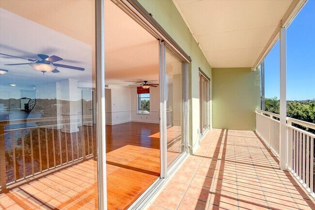 Building Photo - Beautiful Waterfront 3/2.5 Lake Virginia C...