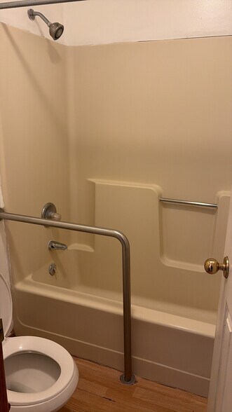 Building Photo - 1402 5th Ave