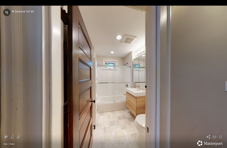 Building Photo - 107 Oxford St