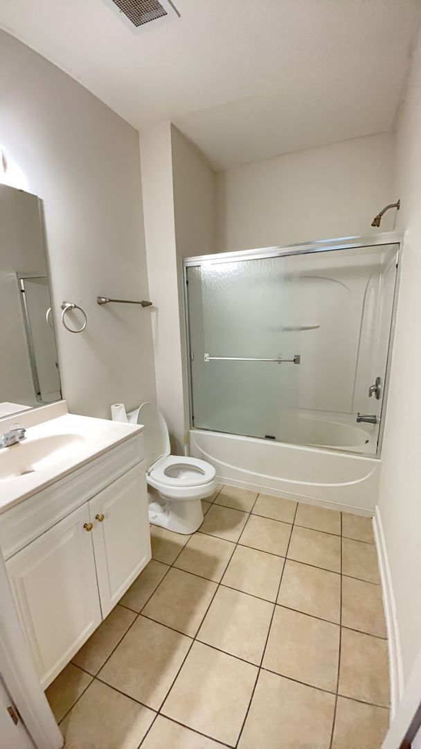 Building Photo - SPECIAL! First Floor Fully Furnished Condo - 1/2 off rent 2nd month