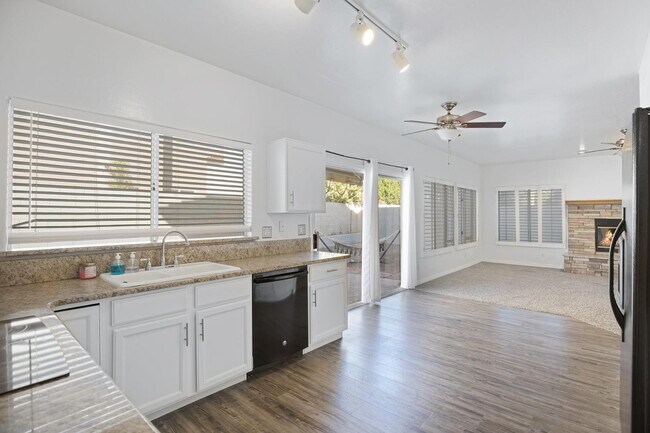 Building Photo - 1248 E Briarwood Terrace