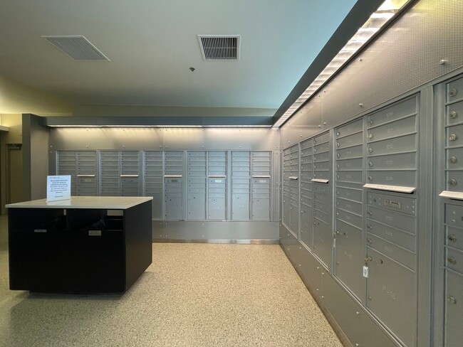 Building Photo - Incredible 1Bd/1Ba Fully Furnished Condo in the Pearl!!!! Corner Unit with Spectacular Views & Ga...