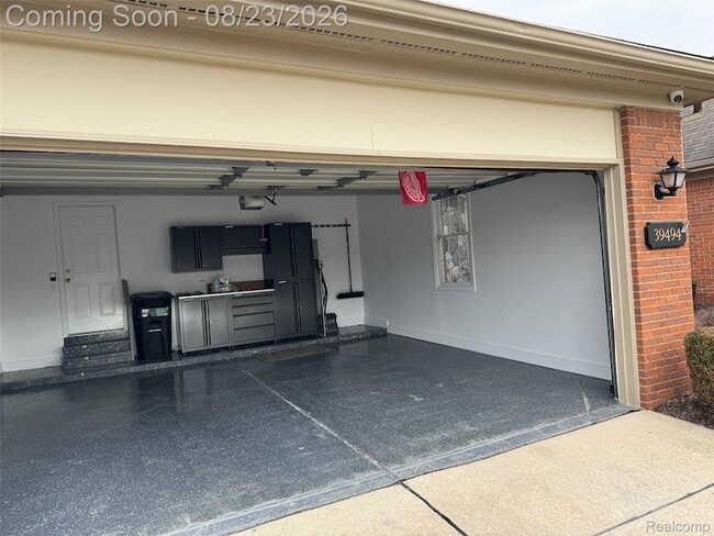 Building Photo - 39494 Village Run Dr