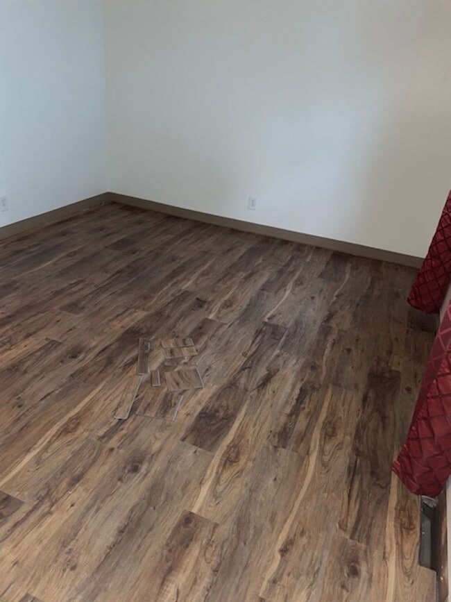 Building Photo - Central Air 2 Bedroom