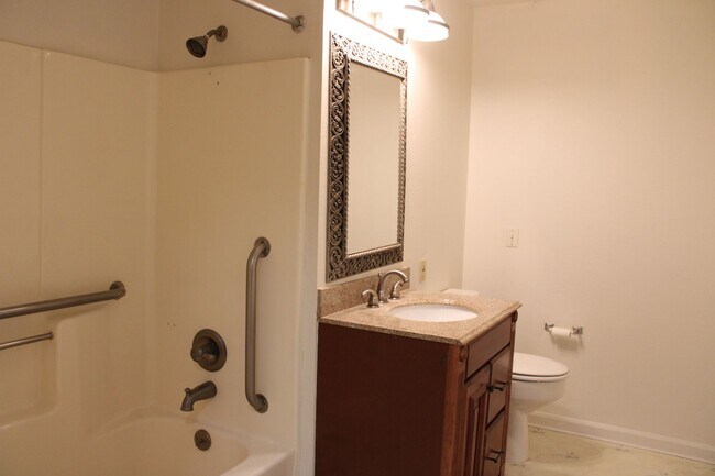 Building Photo - 1604 N 4th St