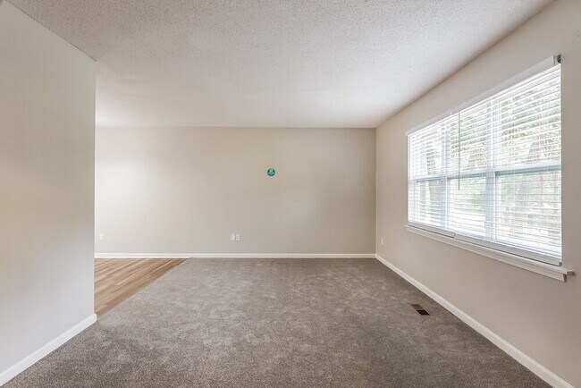 Building Photo - 1724 Sonia Dr