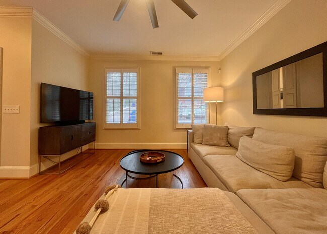 Building Photo - Townhome Available in North Main Community Downtown Greenville!