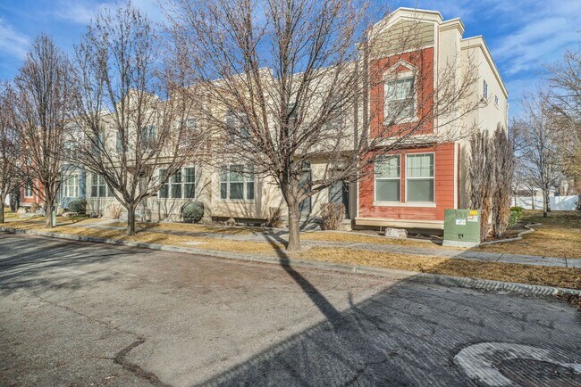 Building Photo - Spacious 4BR End-Unit Townhome | Low-Maintenance HOA Living