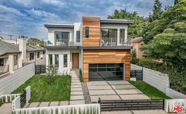 Building Photo - 748 N Detroit St