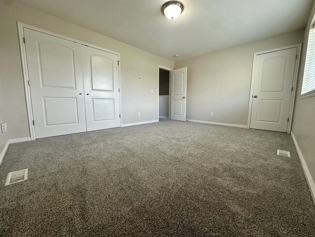 Building Photo - 2-Bedroom Townhome with Central AC and Covered Parking