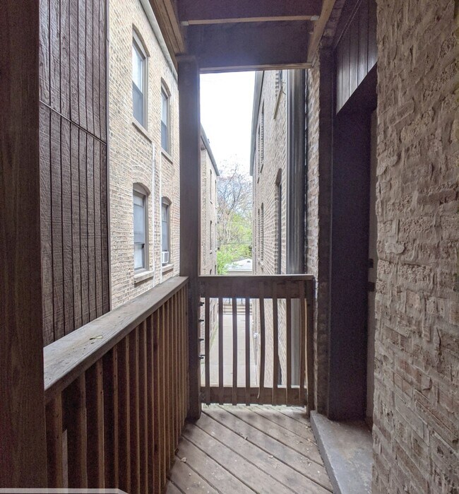 Building Photo - 2621 N Spaulding Ave