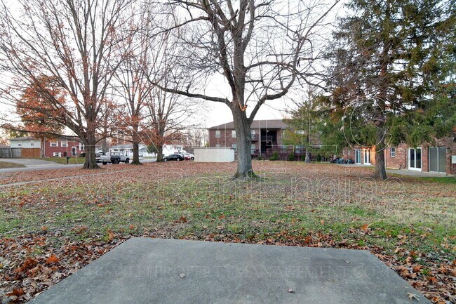 Building Photo - 1202 E Walford Dr