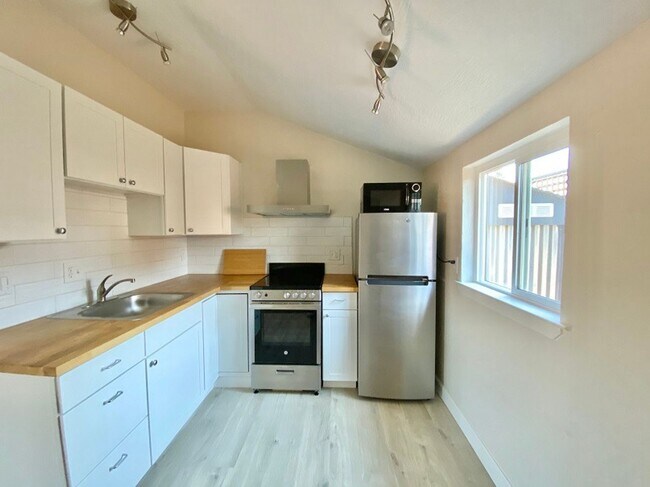 Building Photo - 1407 Vale Ave