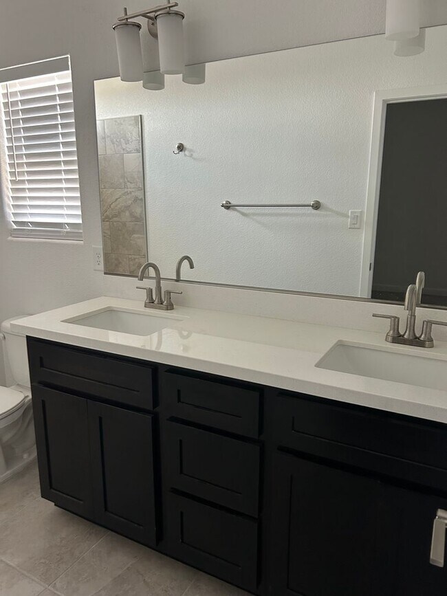 Building Photo - CIELO VERDE ESTATES!