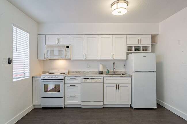 Building Photo - Move In Ready! 1BD 1 BA  In The Heart of D...