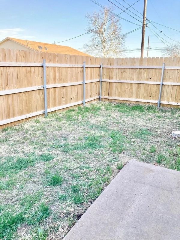 Building Photo - 725 Chaparral Cir