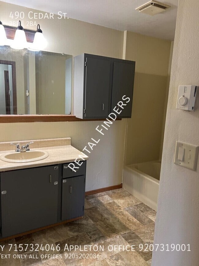 Building Photo - 490 Cedar St