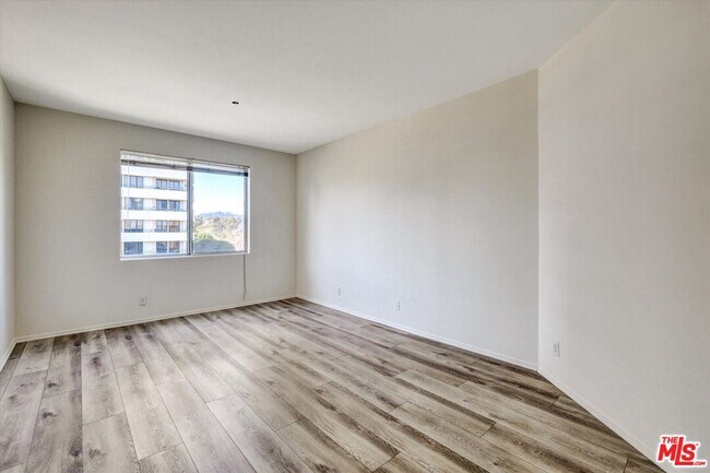 Building Photo - 10600 Wilshire Blvd