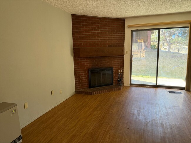 Building Photo - 2932 Holly Ave